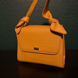 Elegant Yellow Croc-Embossed Shoulder Bag